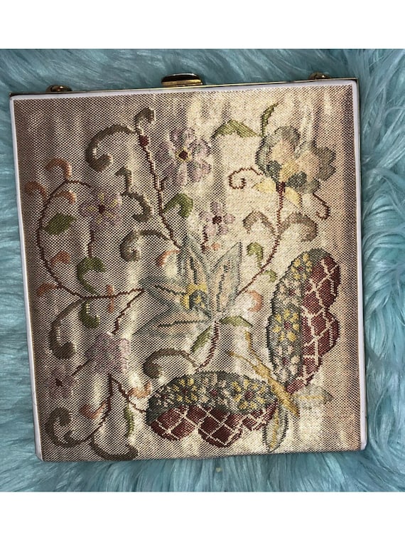 Kimono Accordion Clutch Bag. awesome!!! 8x7x1” fan