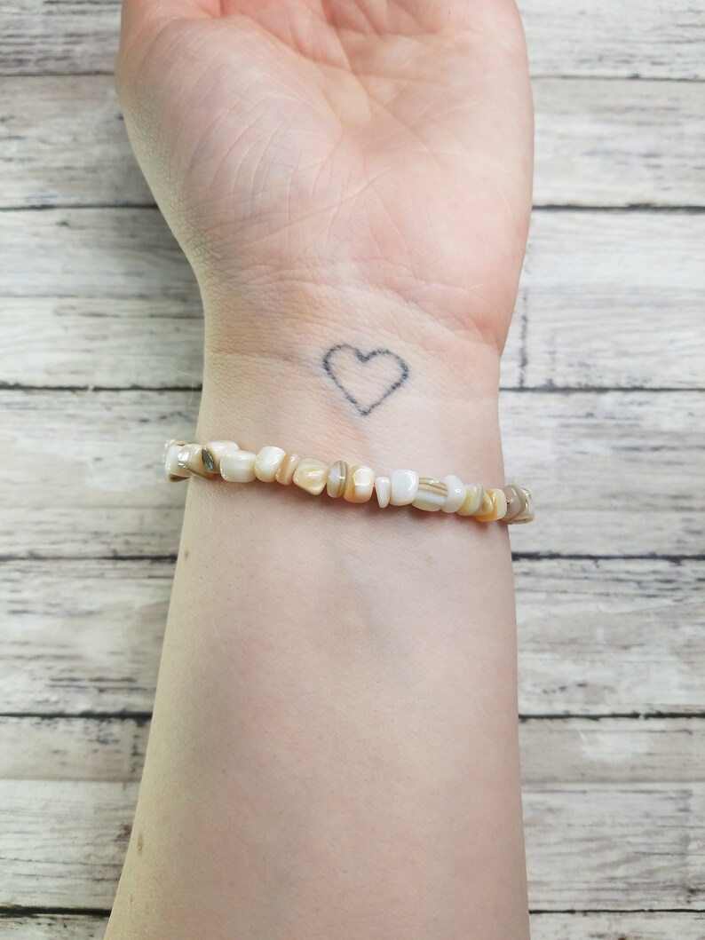 White Shell Chip Elastic Bracelet