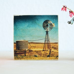 Windrad in der Wüste von Australien, Fotografie auf hochwertiger Multiplex Platte, Transferdruck, handmade Bild 1