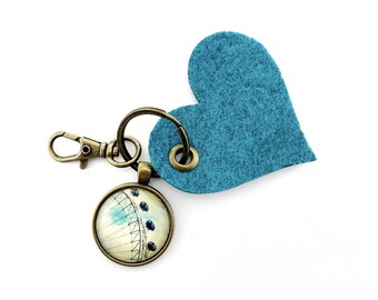 London Eye Ferris Wheel Keychain with Photo Cabochon and Gray Felt Heart Gift for her