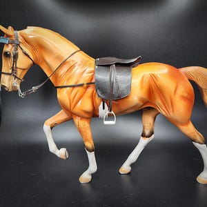 LSQ Breyer Peter Stone Resin Model Horse Tennessee Walking Horse Show Tack Set