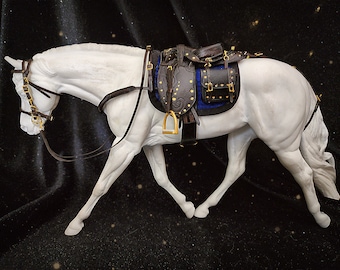 B. BREYER 2001 Holiday Pony Jingles Identify Your Breyer - Holiday