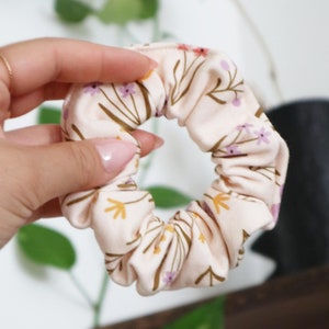 Scrunchie - Cream Bouquets, elastic hair tie, bridesmaid gift, scrunchy, hair accessory, organic cotton, hair tie, organic cotton