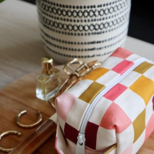 Mini Makeup Bag Retro Grid, cosmetic bag, toiletry bag, travel bag, canvas makeup bag image 3