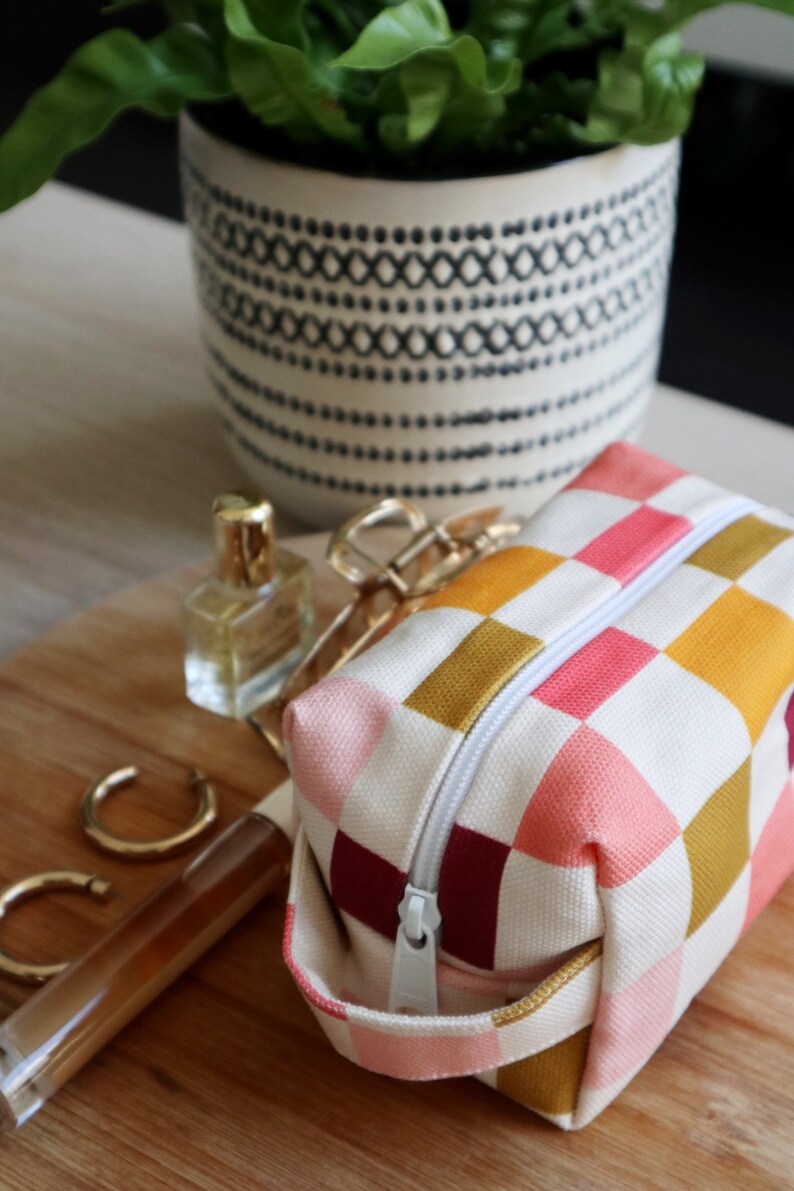 Mini Makeup Bag Retro Grid, cosmetic bag, toiletry bag, travel bag, canvas makeup bag image 3