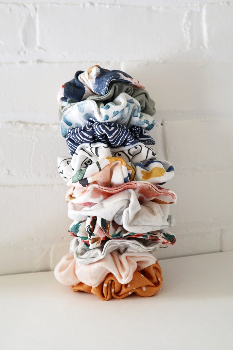 100/% Organic Cotton Hair Scrunchie Grey Chevron