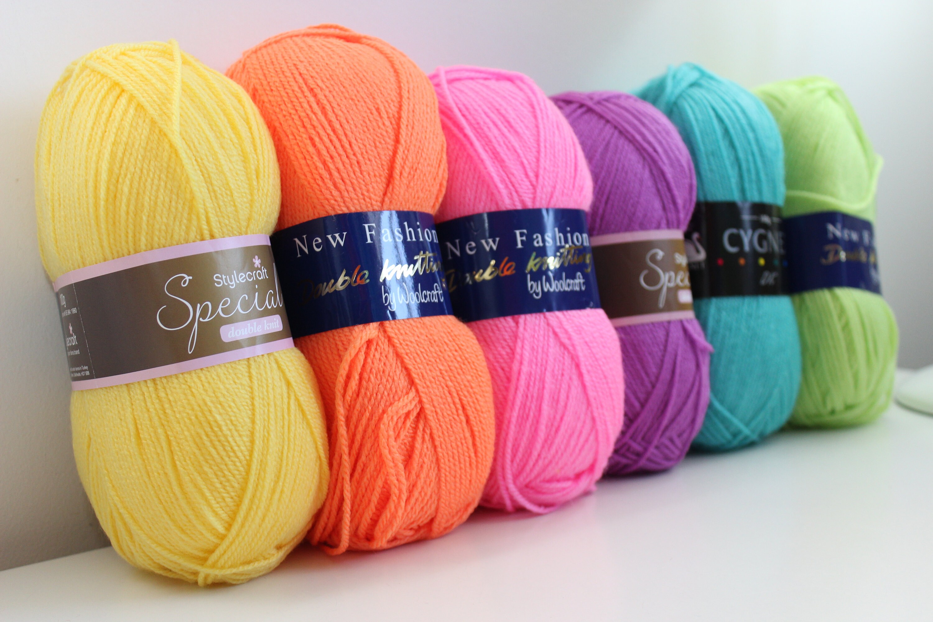 2 Bundles Crochet Yarn Skeins Soft Wool Crochet Yarn for Knitting and  Crafts, Multicolored Gradient Skeins Sweater Scarf Crafting Woven Skeins  Warm