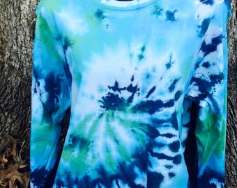 Långärmad tie dye-skjorta med matchande strumpor: Specialtillverkad