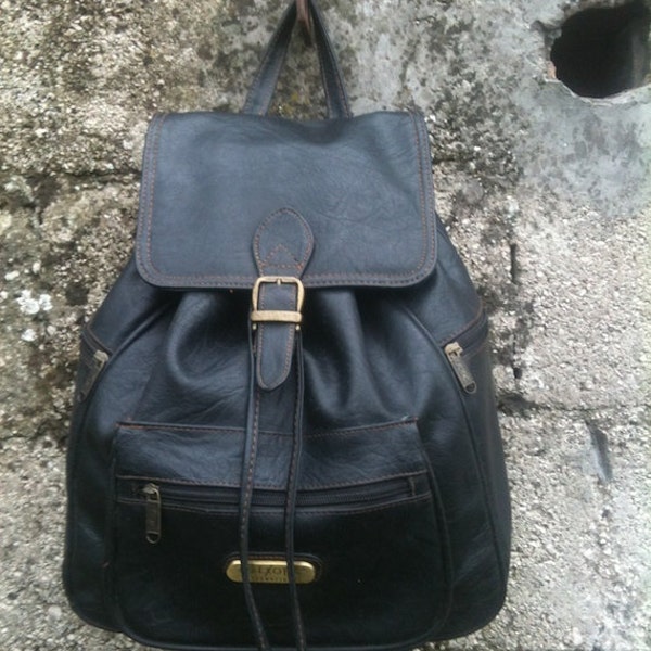 Eco-leather backpack Vintage/ 90s/ Black/ three pockets/ lined/ inner zip/ adjustable straps