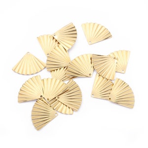 50 Stück Roh Messing Fan förmigen Charms Anhänger DIY Ohrringe Armband Schmuck Fingdings Making