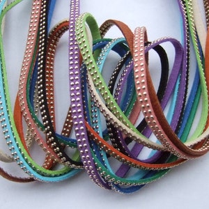 pakje van 10 strengen (95 cm lang) gemengde kleur willekeurig zilverkleurige suède suède plat leren koord 5 x 1,5 mm