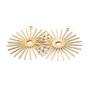 10 Brass Sun Earring Charms , Raw Brass Flower Pendant , Earring Findings Jewelry Supplies 30x32mm