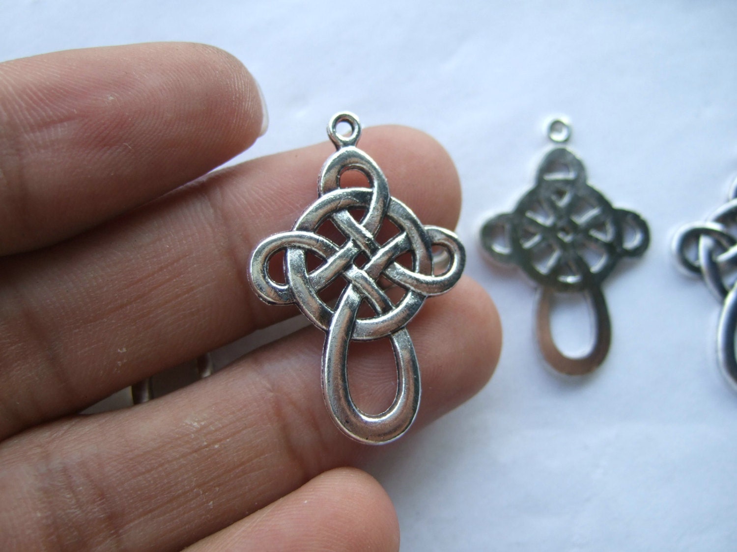 10 Antique Silver Celtic Knot Charms 33 x 22mm DZ535 Etsy