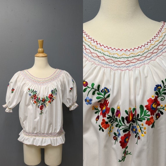 Hungarian Folk Embroidered Blouse/Size M/L/Peasant
