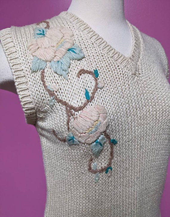 Cream Embroidered Sweater Vest/Size Medium/Chunky… - image 6