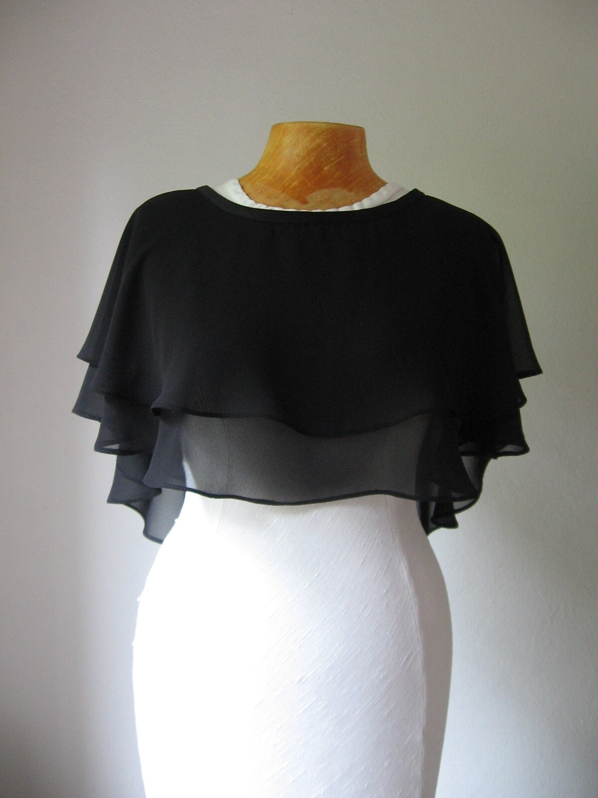 black shoulder wrap