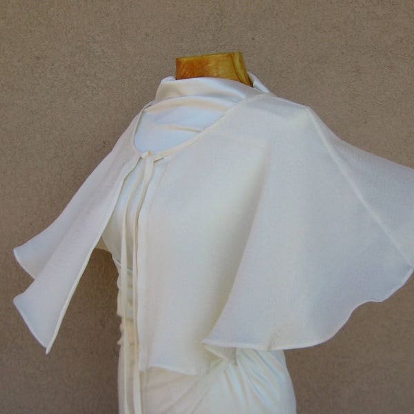 Cape de mariage, Cape nuptiale, Wrap de mariage en soie, Robe Cover Up, Bridal Cover Up, Capelet nuptial, Wraps de mariage, Cape de soie, Cape Mariage