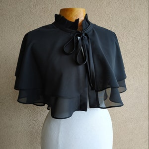 Elegant black capelet, Romantic black cape, Gothic cape, Evening shoulder wrap, Black wedding cape, Women's capelet, Halloween costume, Prom