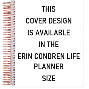 Puede incluir: Una agenda blanca con encuadernaci&oacute;n en espiral oro rosa. La portada muestra el texto: "ESTE DISE&Ntilde;O DE PORTADA EST&Aacute; DISPONIBLE EN EL TAMA&Ntilde;O DE LA AGENDA ERIN CONDREN LIFE".