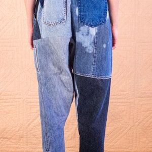 Pantalones patchwork de mezclilla reciclados hechos a mano por SilkDenim 1 de un tipo imagen 5