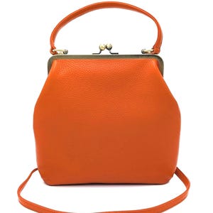 Vielseitige Orangene Lederhandtasche mit Clipverschluss - Schultertasche mit Henkel für Damen
