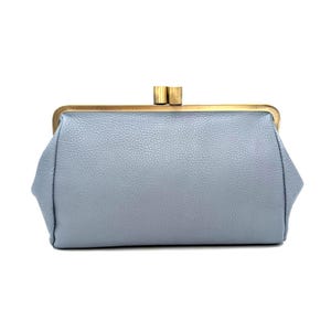 Große Leder Clutch mit Gravur – Vintage Damen Umhängetasche "Dakota" in hellblau