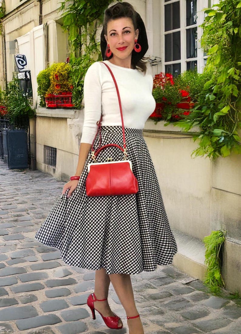 Kleine Umhängetasche und Henkeltasche aus Leder im Vintage-Stil. Kleine Olive in Burgunder Rot. Bild 17