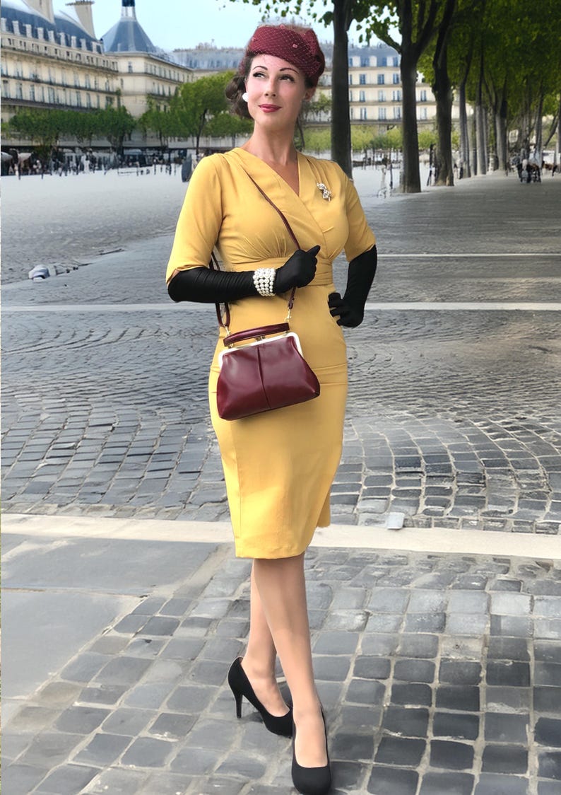 K&ouml;nnte beinhalten: Ein Set aus drei Keramikbechern mit gesprenkelter, matter Oberfl&auml;che. Die Becher sind in den Farbt&ouml;nen Creme, Hellgrau und Dunkelgrau gehalten. Jeder Becher hat ein schlichtes, minimalistisches Design, ideal f&uuml;r Kaffee oder Tee.