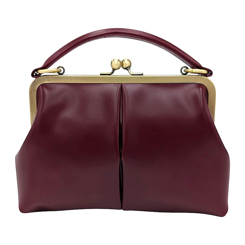 K&ouml;nnte beinhalten: Rustikales Holzschild mit dem Text "Welcome to our porch" in wei&szlig;er Schrift. Das Schild hat eine verwitterte Oberfl&auml;che und ein schlichtes, einladendes Design, ideal f&uuml;r die Au&szlig;endekoration.