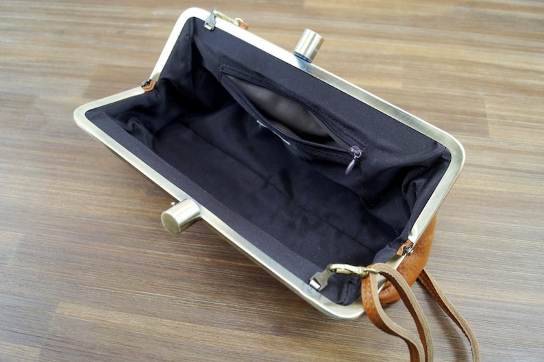 Leather Clutch, Purse Victoria in brown, Leather handbag, Vintage bag, leather bag, shoulder bag, leather purse, kiss lock image 4