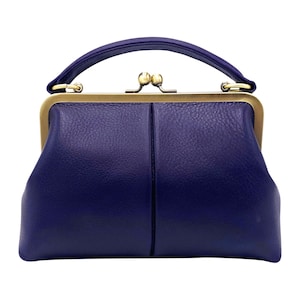 Leder Umhängetasche und Henkeltasche im Retrostil „Kleine Olive“ in Lila – Elegante Bügeltasche