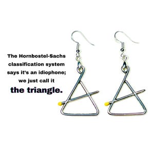 Handbemalte Dreieck Musik Charm Ohrringe — Gelbspitze modernes Dreieck; 925 Sterling Ohrdrähte