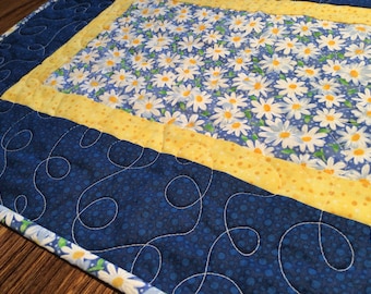 Quilted Daisy Table Runner