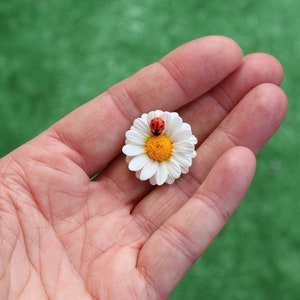 Daisy pin daisy brooch daisy lapel pin ladybug pin flower polymer clay daisy badge  chamomile pin chamomile brooch wedding jewelry ladybird