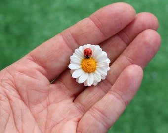 Daisy pin daisy brooch daisy lapel pin ladybug pin flower polymer clay daisy badge  chamomile pin chamomile brooch wedding jewelry ladybird