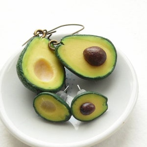 Avocado earrings avocado post stud avocado jewelry gift for her polymer clay jewelry vegan earrings fruit earring avocado stud avocado charm