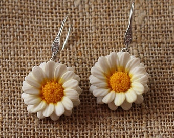 Daisy earrings daisy jewelry gold daisy earrings polymer clay jewelry white flower jewelry floral jewelry wedding jewelry clay flower daisy