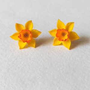 Daffodil earrings daffodil stud yellow daffodil Polymer clay jewelry Narcissus jewelry Daffodil jewelry Floral jewelry narcissus earrings