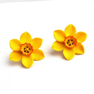 Daffodil earrings Narcissus earrings yellow daffodil Polymer clay jewelry Narcissus jewelry Daffodil jewelry Floral jewelry flower earrings