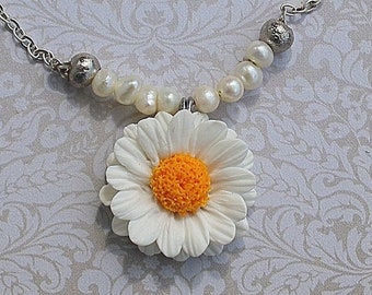 Daisy necklace daisy pendant daisy jewelry polymer clay jewelry wedding jewelry gift for her chamomile jewelry pearl necklace pearl jewelry