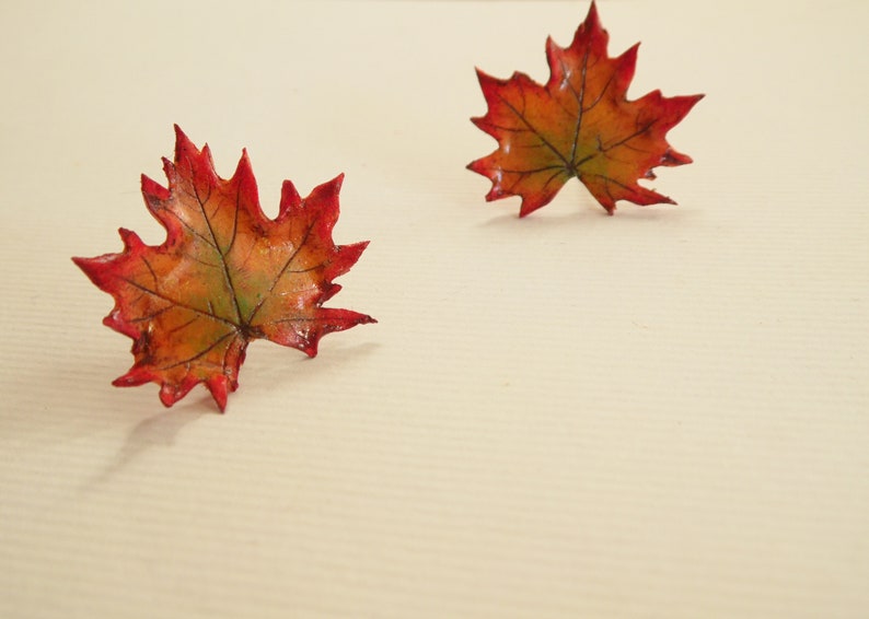 Maple leaf earrings silver stud Canada symbol maple leaf fall earrings leaf polymer clay jewelry gift for her maple leaf jewelry nature styl 画像 3