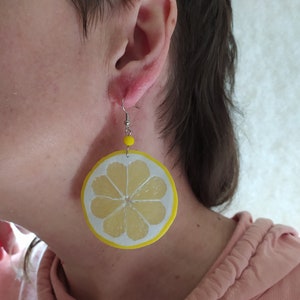 Lemon earrings fake food jewelry lemon slice earrings citrus jewelry polymer clay jewelry lemon slice jewelry funny earrings Fruit earrings Bild 8