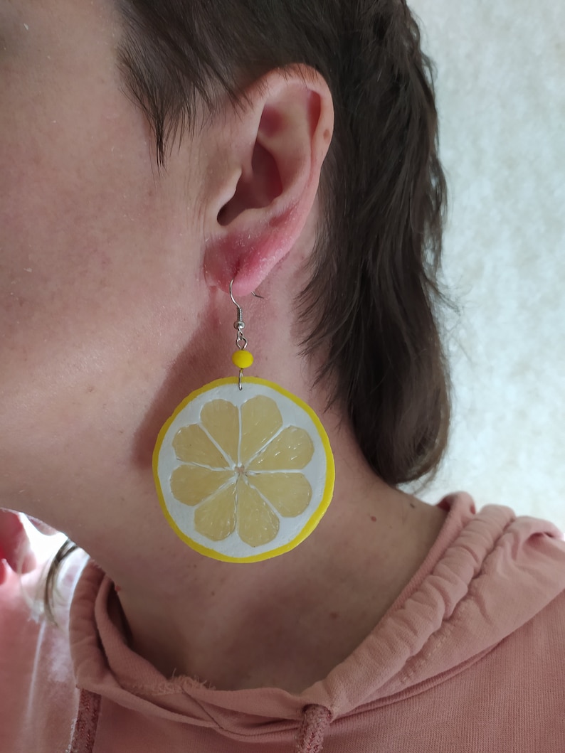 Lemon earrings fake food jewelry lemon slice earrings citrus jewelry polymer clay jewelry lemon slice jewelry funny earrings Fruit earrings Bild 8