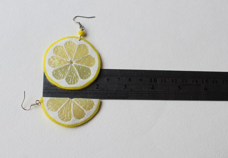 Lemon earrings fake food jewelry lemon slice earrings citrus jewelry polymer clay jewelry lemon slice jewelry funny earrings Fruit earrings Bild 7