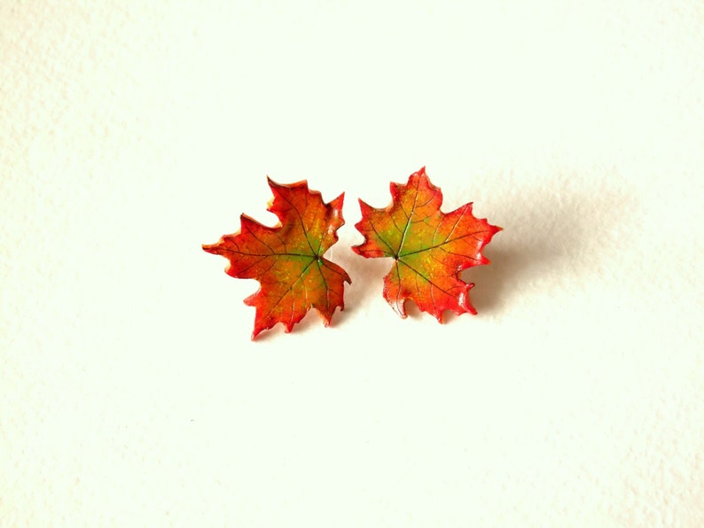 Maple leaf earrings silver stud Canada symbol maple leaf fall earrings leaf polymer clay jewelry gift for her maple leaf jewelry nature styl 画像 1