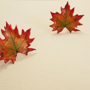 Maple leaf earrings silver stud Canada symbol maple leaf fall earrings leaf polymer clay jewelry gift for her maple leaf jewelry nature styl 画像 2