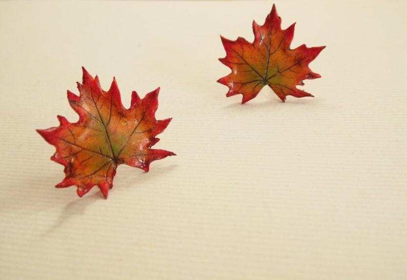 Maple leaf earrings silver stud Canada symbol maple leaf fall earrings leaf polymer clay jewelry gift for her maple leaf jewelry nature styl 画像 2