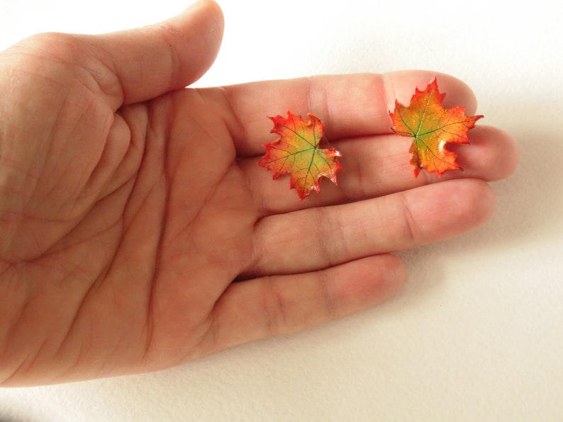 Maple leaf earrings silver stud Canada symbol maple leaf fall earrings leaf polymer clay jewelry gift for her maple leaf jewelry nature styl 画像 10