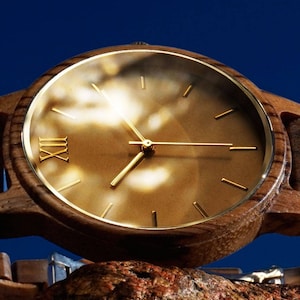 Houten horloge van Zebra, houten polshorloge van WOODEER .gold