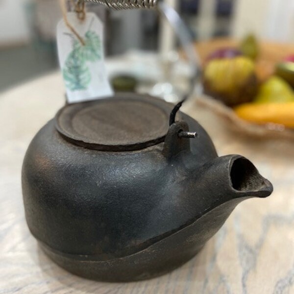 FREE SHIPPING - Vintage Cast Iron Kettle